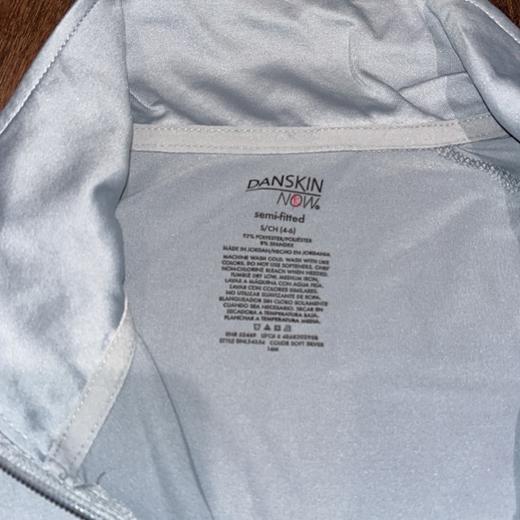 2 Women’s Size Small Danskin Now Semi-Fitted Zip Up Lightweight Jackets - Picture 3 of 6